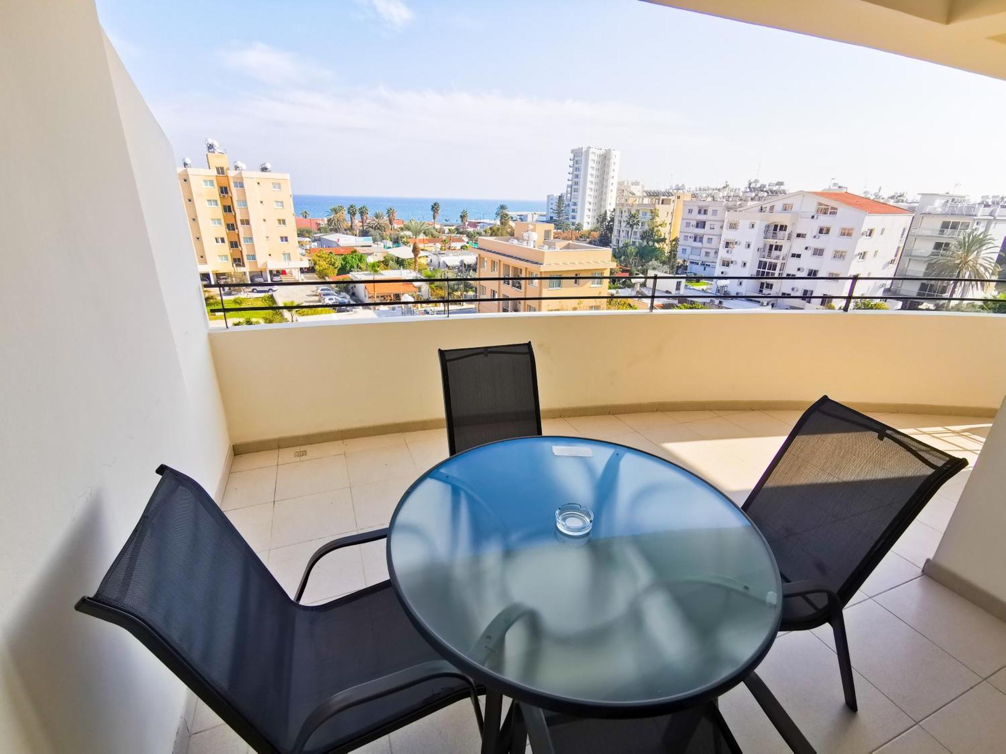 License To Chill Apartment Larnaca Exterior photo